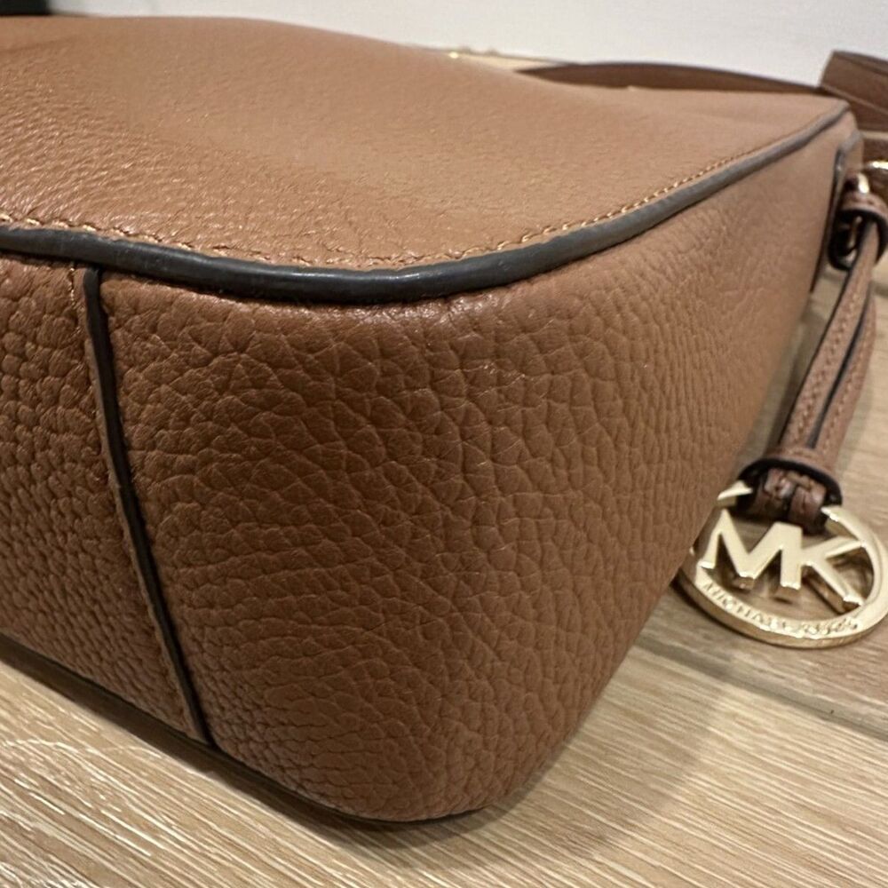 Michael Kors Camel Brown Pebbled Leather Crossbody Purse Handbag EUC! - Picture 12 of 16